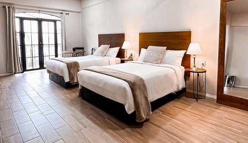 Basic Triple Room, 2 Queen Beds