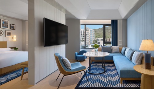 Suite, 1 King Bed (Centric)