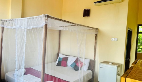 Comfort Room, 1 Queen Bed, Balcony, Garden Area