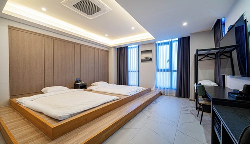 Family Room, City View