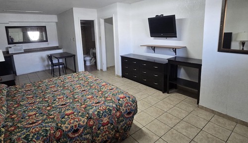 Room, 1 King Bed, Smoking, Kitchenette