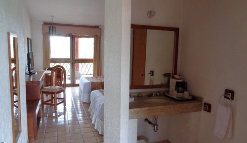 Basic Double Room, 2 Queen Beds