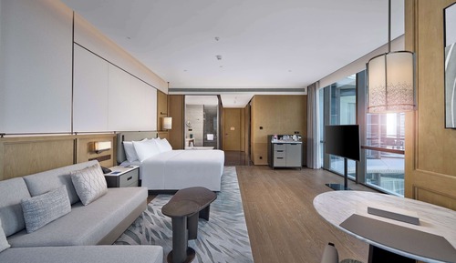 Deluxe Room, 1 King Bed