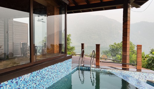 Riverside Mountain View with Pool