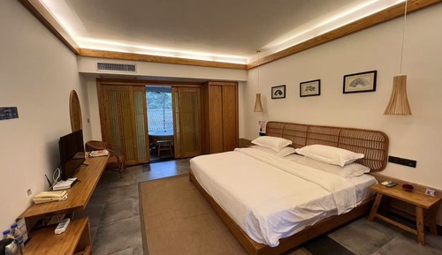 Superior Single Room, Hill View