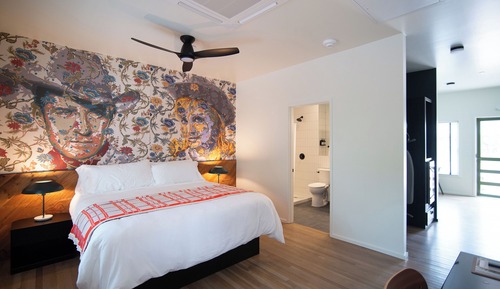 Deluxe Studio Suite, Courtyard View