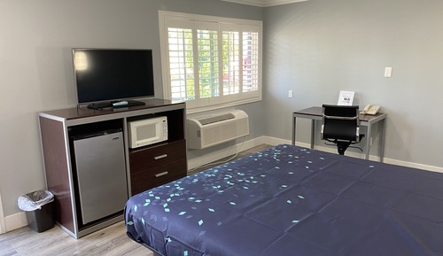 Deluxe Room, 1 King Bed (No Hot Tub)