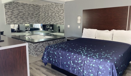 Signature Room, 1 King Bed, Hot Tub
