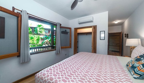Superior House, 3 Bedrooms, Pool Access, Poolside