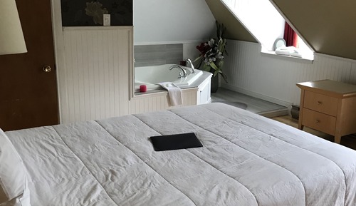Romantic Suite, 1 King Bed, Bathtub