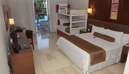 Family Room, Pool Access (Club)