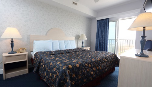 Signature Penthouse, 2 Bedrooms, Kitchen, Pool View (PH5)