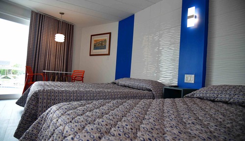 Standard Room, 2 Double Beds (Land View)