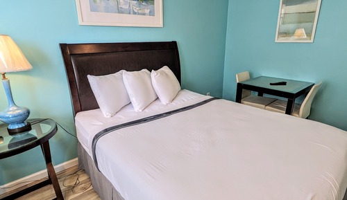 Standard Room, 1 Queen Bed, Refrigerator & Microwave
