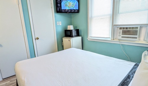 Economy Room, 1 Double Bed, Refrigerator & Microwave