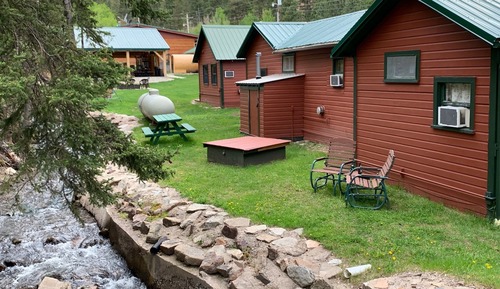 Deluxe Cabin (No Pets)