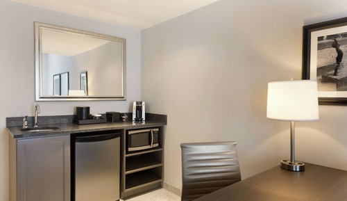 Suite, Accessible, Non Smoking (Roll-in Shower)