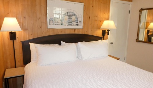 Oxford Deluxe Room, 1 King, Parking (Not Pet Friendly)