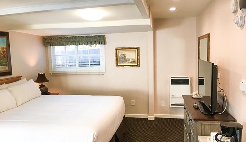 Greenwich Room, 1 King, Parking (Pet Friendly)
