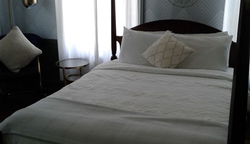 Hamilton Room 301 King Bed