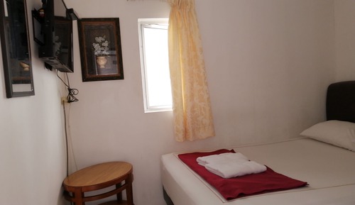 Basic Double Room, 1 Queen Bed