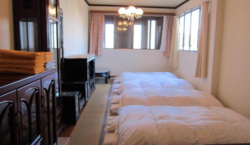 Standard Japanese-Style Family Room
