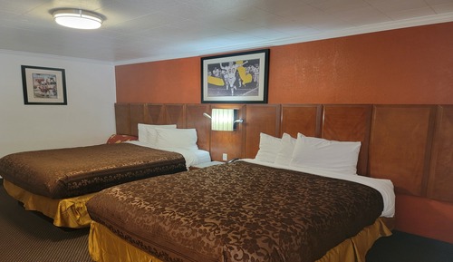 Deluxe Room, 2 Queen Beds, Non Smoking, Refrigerator & Microwave, Non-Pet Friendly