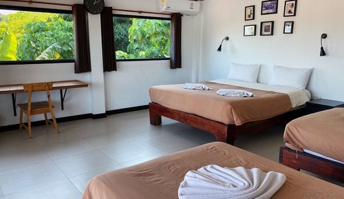 Deluxe Balcony Family Room