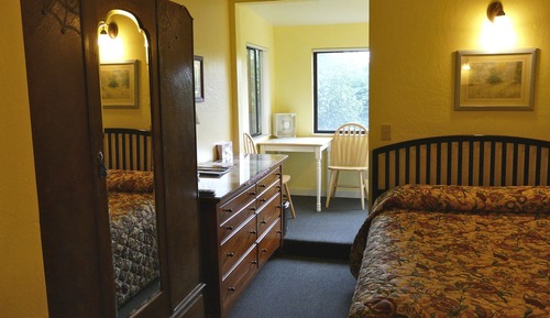 Basic Room, One Bed, No Bathroom