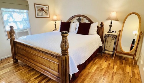 4-Gold Hill Suite