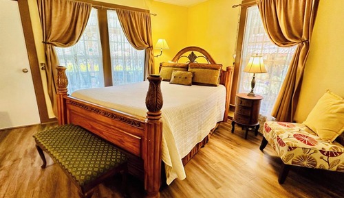 6-Crazy Horse Suite