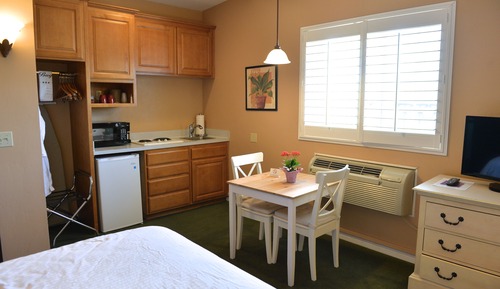 Deluxe Room, 1 Queen Bed, Jetted Tub