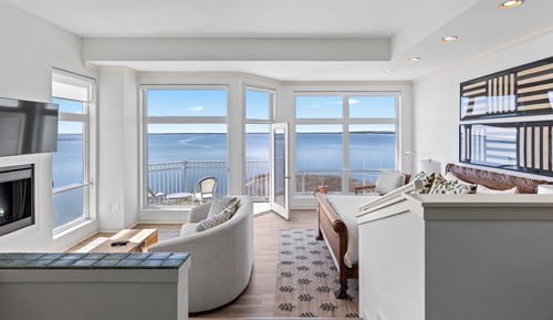 Luxury Suite, 2 Bedrooms, Fireplace, Bay View (Jacuzzi Bliss)