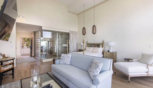 Luxury Suite, 1 Queen Bed, Fireplace, Bay View (Jacuzzi Left Bank)