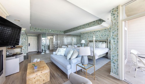 Luxury Suite, 1 King Bed, Fireplace, Bay View (Jacuzzi Michelle)