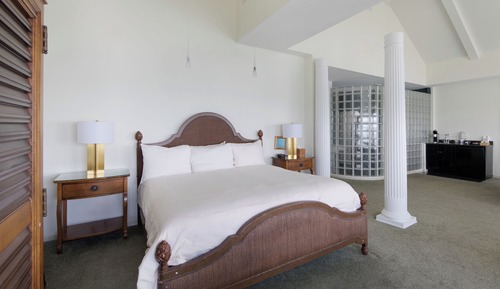 Luxury Penthouse, 1 King Bed, Fireplace, Bay View (Jacuzzi South Beach)
