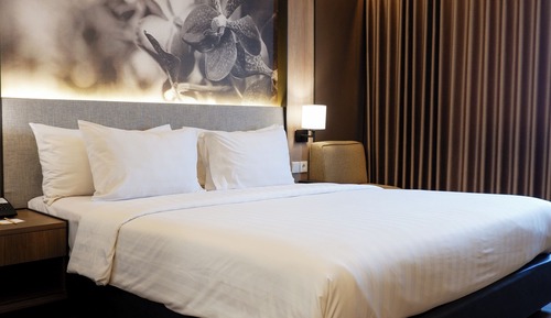 Deluxe Room (King)