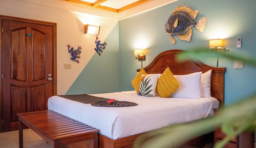 Standard Suite, 1 King Bed, Balcony