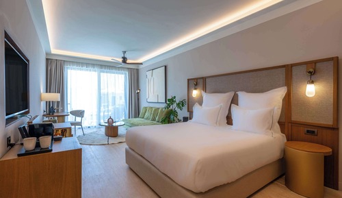 Junior Suite, 1 King Bed, Sea View (Pool)