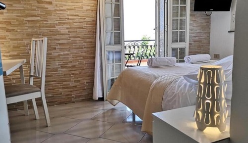 Deluxe Room, 1 Queen Bed, Private Bathroom, City View