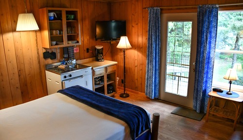 Traditional Room, 1 Queen Bed, Kitchenette, Lake View (Motel unit Not Pet Friendly)