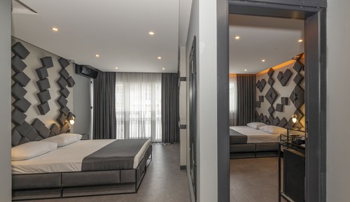 Deluxe Suite