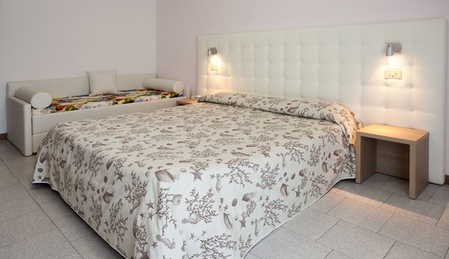 Quadruple room, partial sea view (No Elevator)