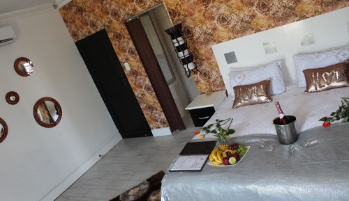 Family Room (3)