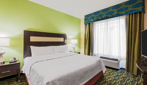 Suite, 1 King Bed, Accessible, Bathtub