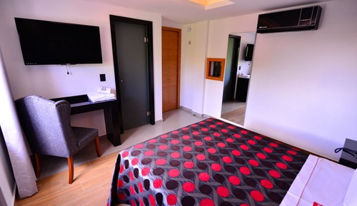 Comfort Room, 1 Queen Bed