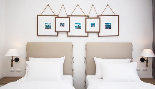 Deluxe Room (Cliff View)