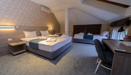Triple room with parking spot