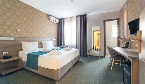 Queen room with parking spot
