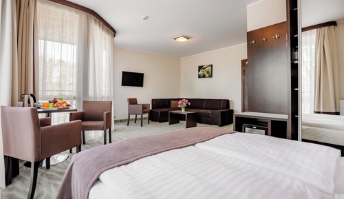 Family Quadruple Room, 1 Bedroom, Refrigerator, Partial Lake View